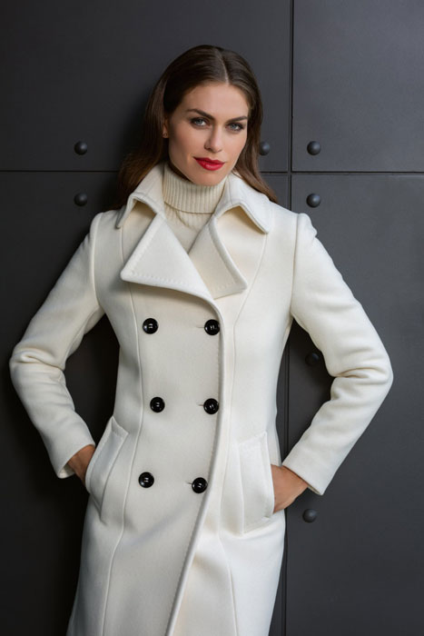 doppelreihige weiß Mantel und Rollkragenpullover Angorawollmischung Damen Lookbook OZETA doppelreihige weiß Mantel und Rollkragenpullover Angorawollmischung Damen Lookbook OZETA
