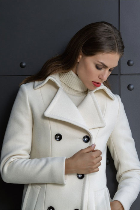 doppelreihige weiß Mantel und Rollkragenpullover Angorawollmischung Damen Lookbook OZETA doppelreihige weiß Mantel und Rollkragenpullover Angorawollmischung Damen Lookbook OZETA