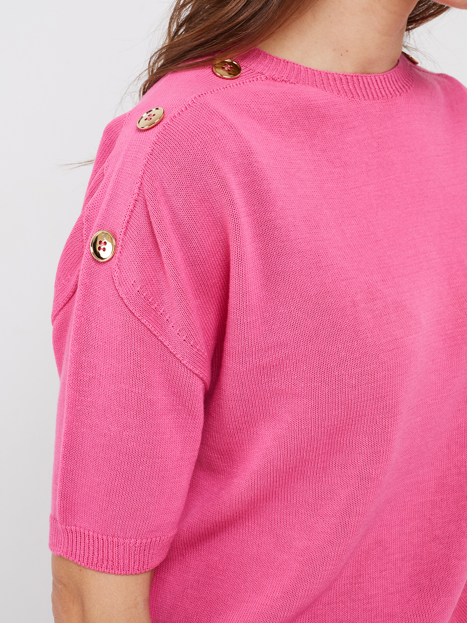 Pullover Pink mit kurzen Armen und goldenen Zierknöpfen
