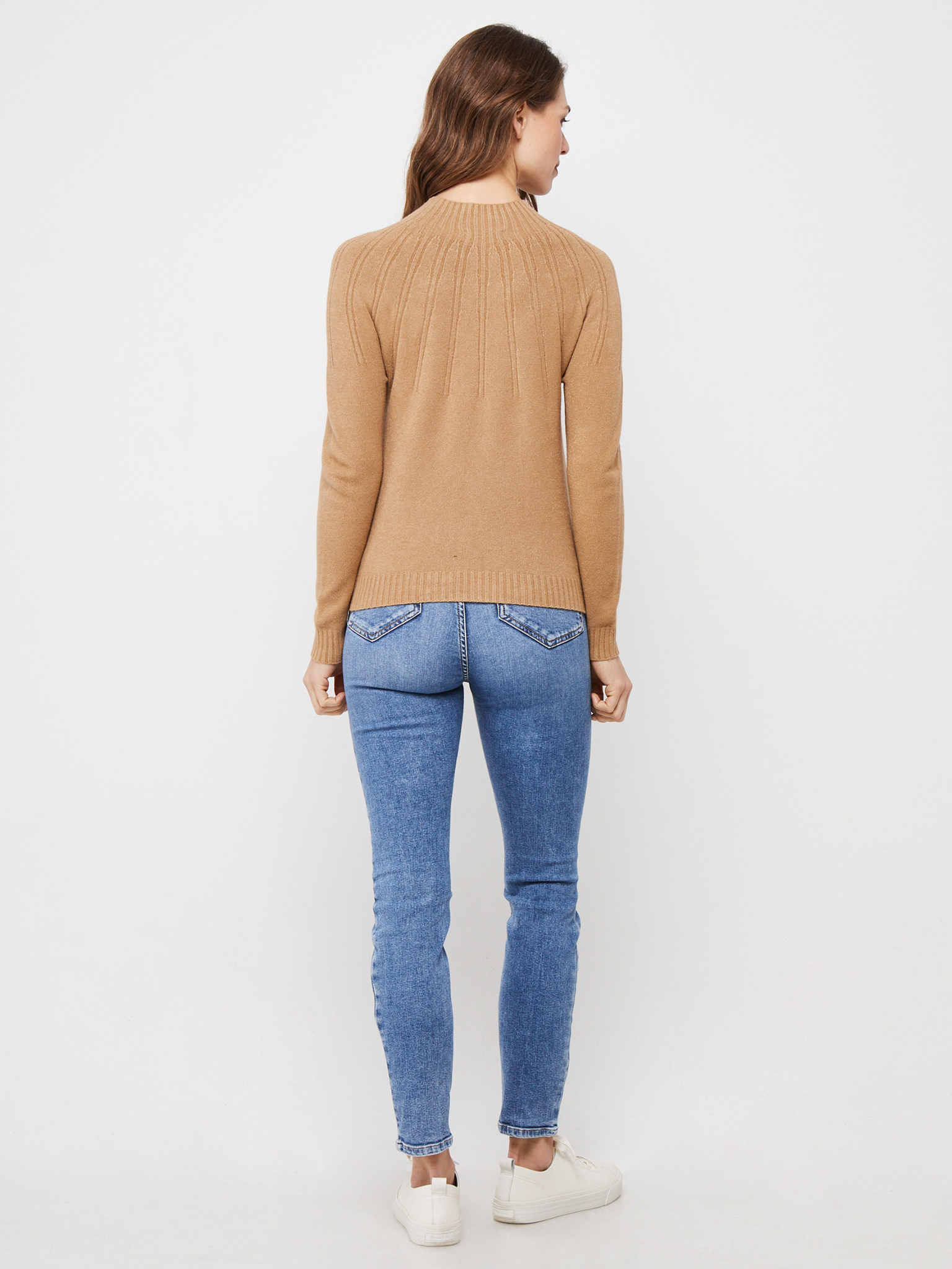 Pullover Camel mit Zopfmuster und Stehkragen